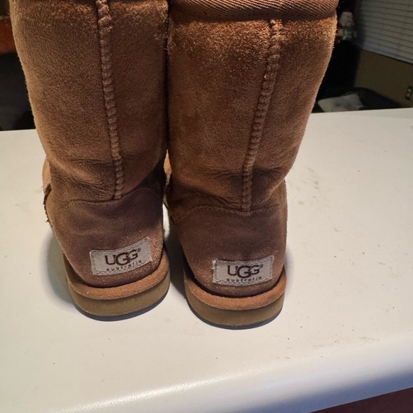 UGG Tan boots sz 6 - Picture 2 of 12